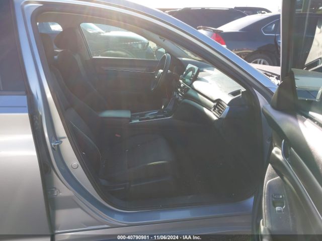 Photo 4 VIN: 1HGCV1F18JA040750 - HONDA ACCORD 