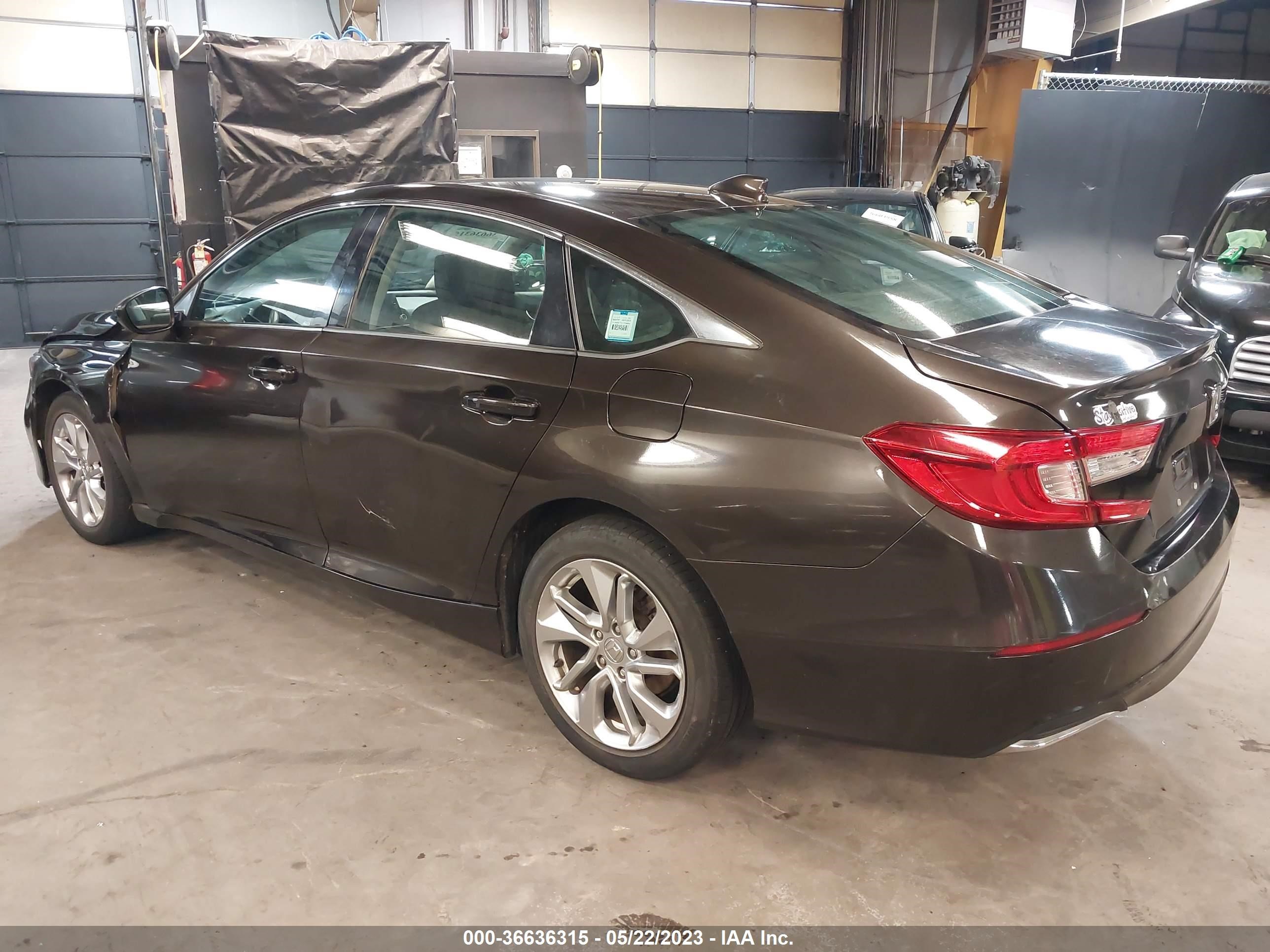 Photo 2 VIN: 1HGCV1F18JA102633 - HONDA ACCORD 