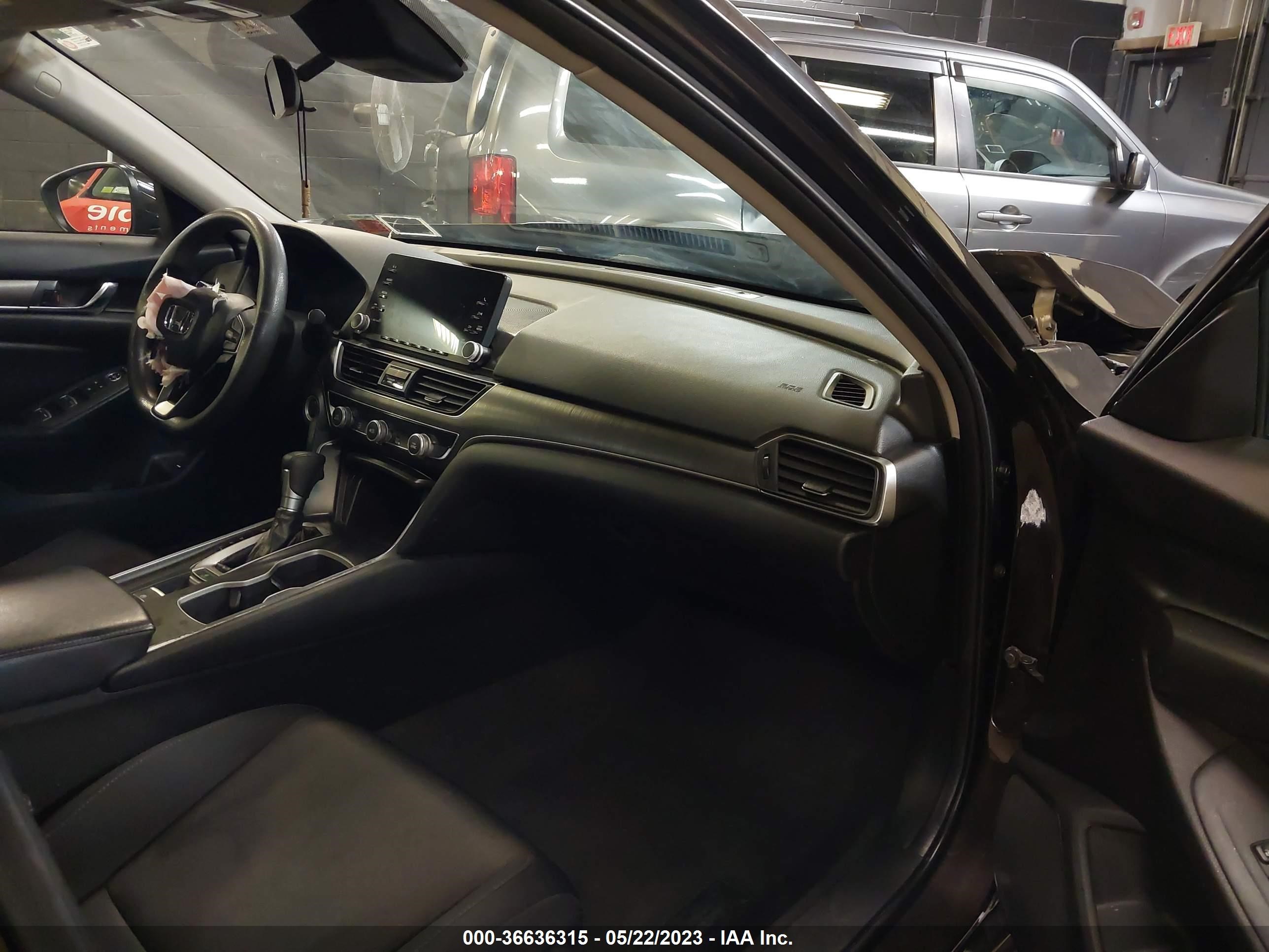 Photo 4 VIN: 1HGCV1F18JA102633 - HONDA ACCORD 