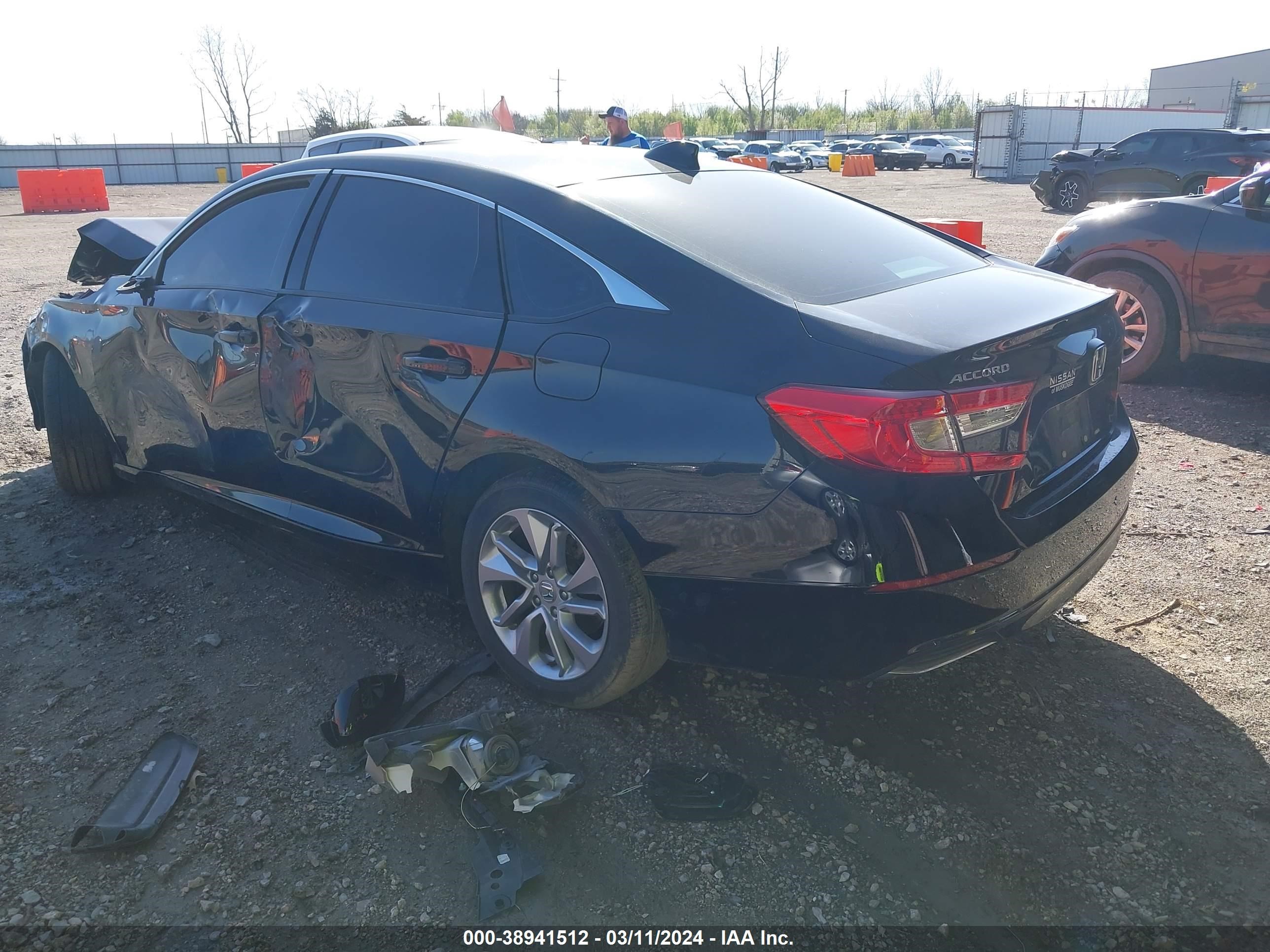 Photo 2 VIN: 1HGCV1F18LA051721 - HONDA ACCORD 