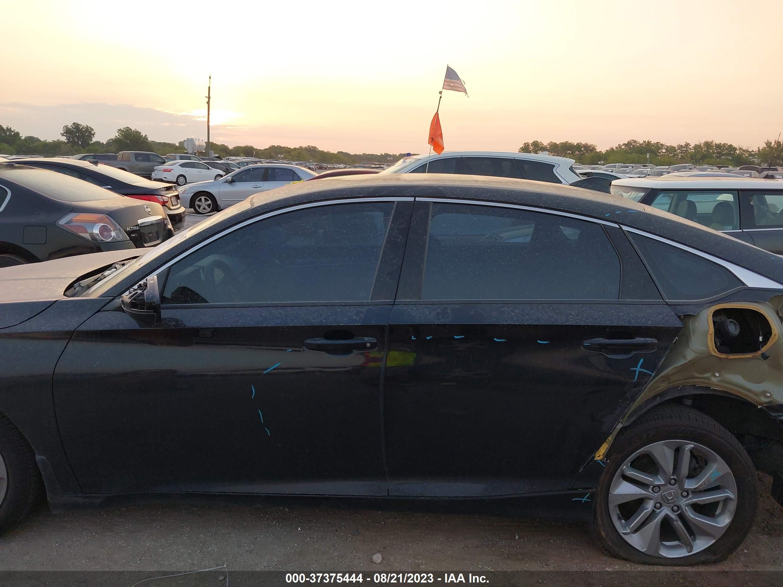 Photo 13 VIN: 1HGCV1F18LA068048 - HONDA ACCORD 