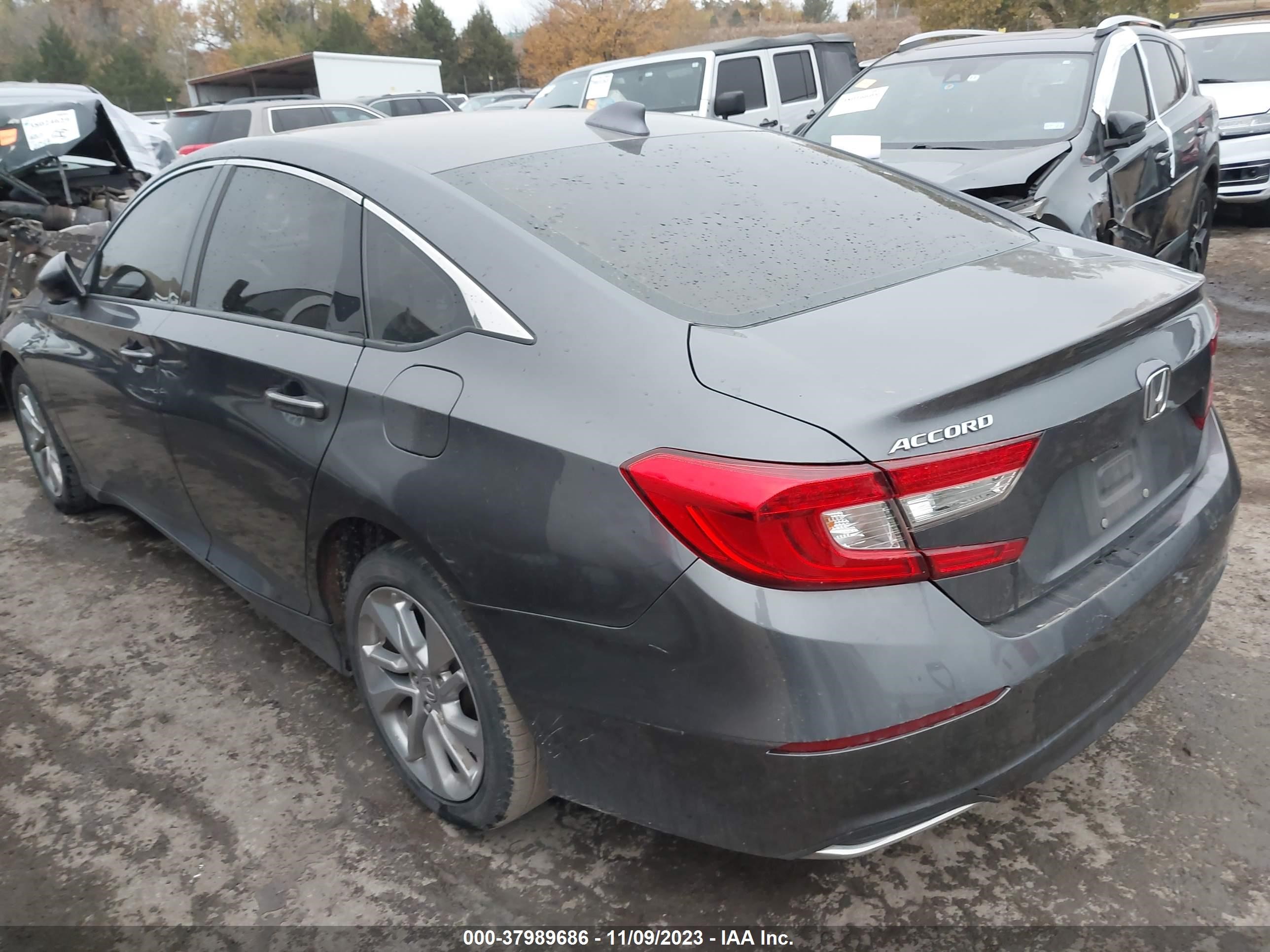 Photo 2 VIN: 1HGCV1F19JA125189 - HONDA ACCORD 