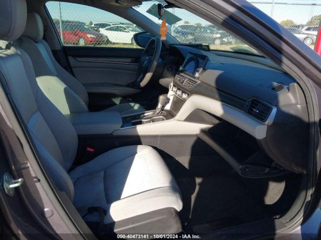 Photo 4 VIN: 1HGCV1F19KA152457 - HONDA ACCORD 