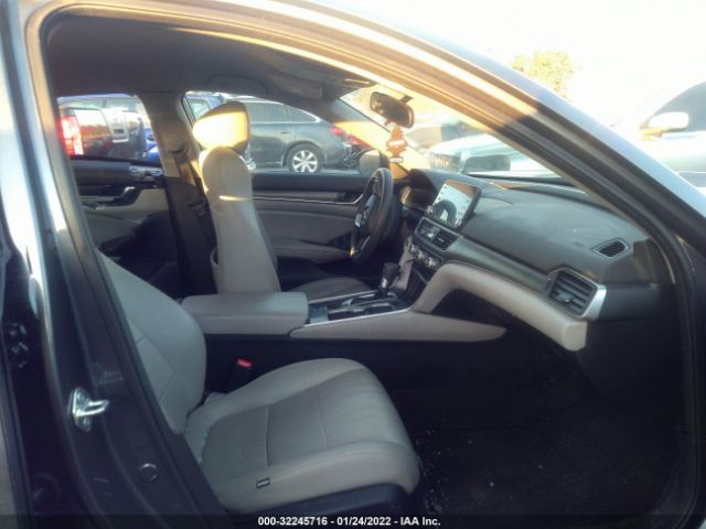 Photo 4 VIN: 1HGCV1F1XJA015560 - HONDA ACCORD SEDAN 