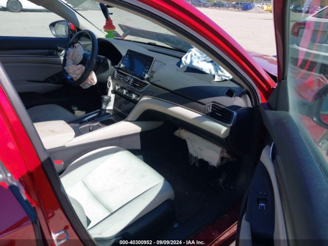 Photo 4 VIN: 1HGCV1F1XJA052642 - HONDA ACCORD 