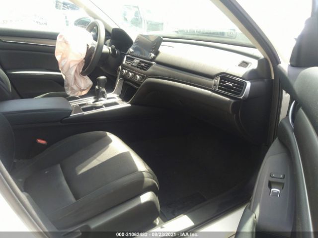 Photo 4 VIN: 1HGCV1F1XJA080814 - HONDA ACCORD SEDAN 