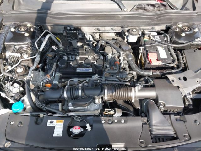 Photo 9 VIN: 1HGCV1F1XJA095703 - HONDA ACCORD 