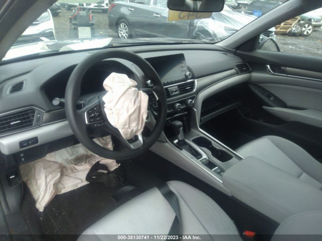 Photo 4 VIN: 1HGCV1F1XJA112452 - HONDA ACCORD 