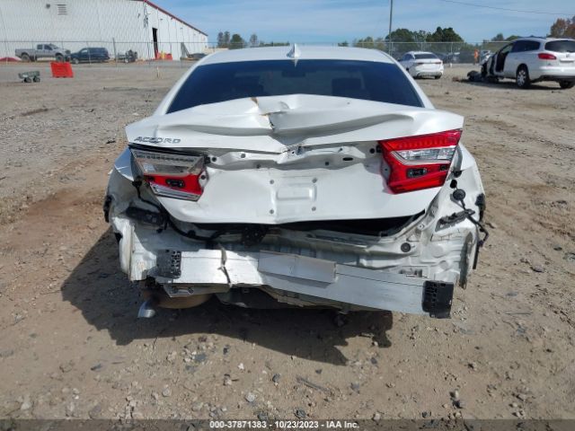 Photo 5 VIN: 1HGCV1F1XJA113388 - HONDA ACCORD SEDAN 