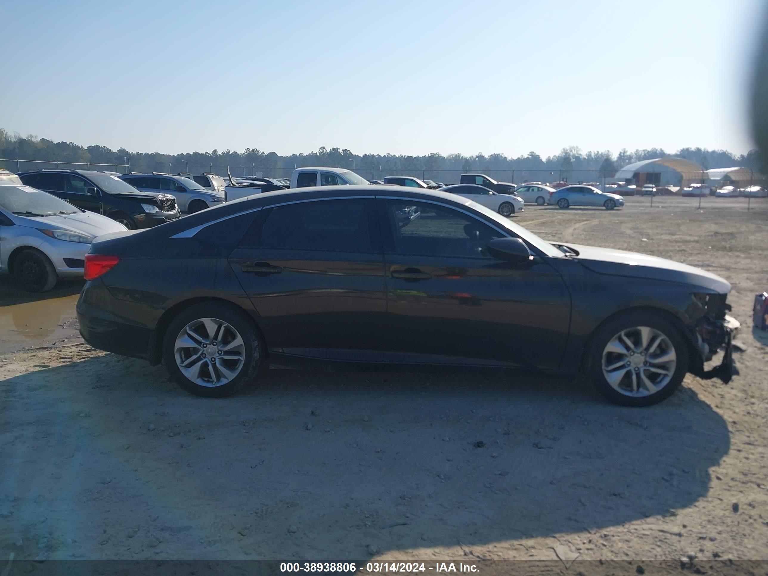 Photo 12 VIN: 1HGCV1F1XJA205990 - HONDA ACCORD 