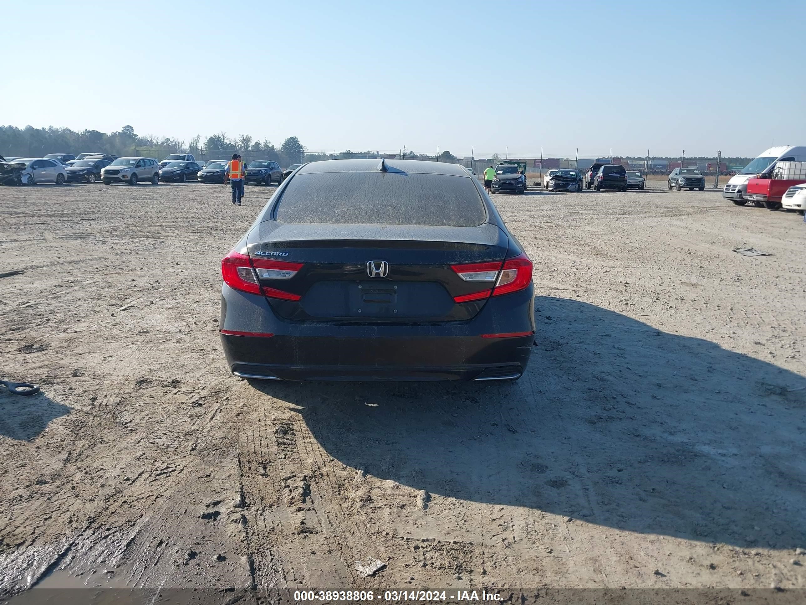 Photo 15 VIN: 1HGCV1F1XJA205990 - HONDA ACCORD 