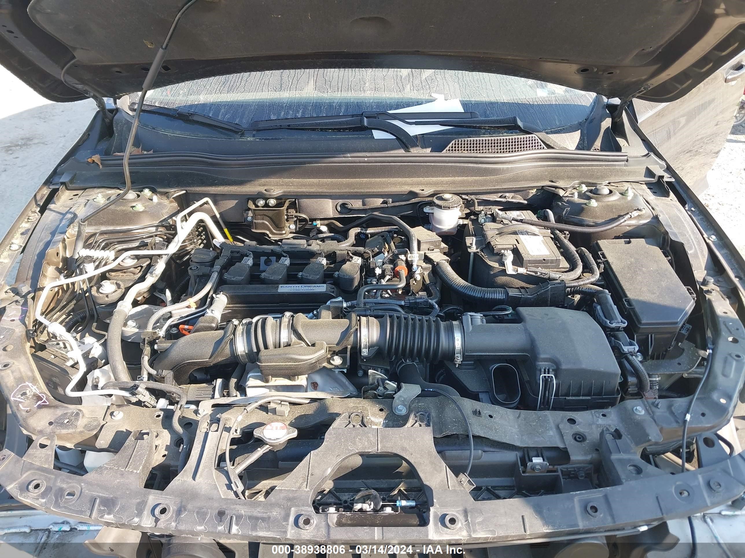 Photo 9 VIN: 1HGCV1F1XJA205990 - HONDA ACCORD 