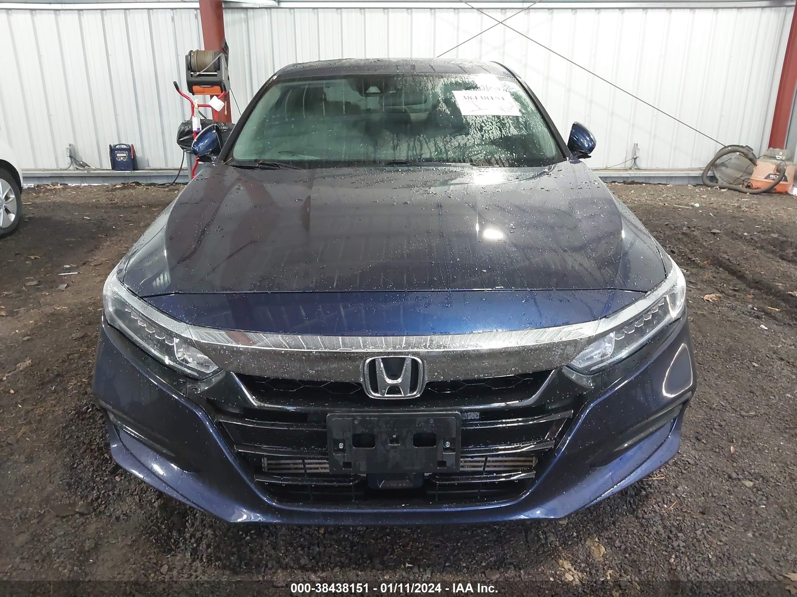 Photo 11 VIN: 1HGCV1F1XJA206153 - HONDA ACCORD 