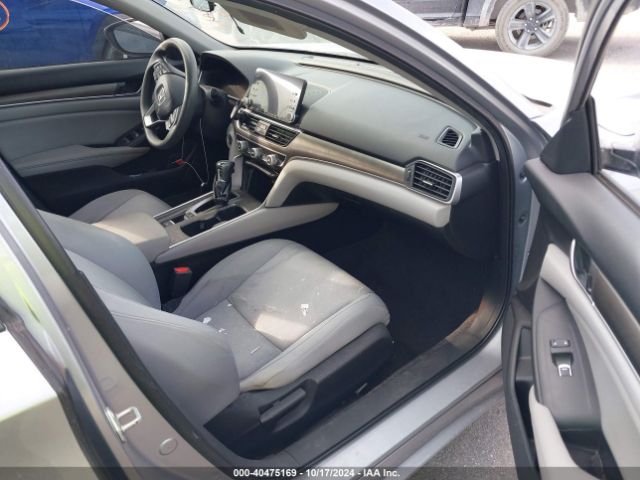 Photo 4 VIN: 1HGCV1F1XJA214995 - HONDA ACCORD 