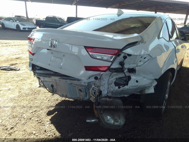 Photo 5 VIN: 1HGCV1F1XJA231831 - HONDA ACCORD SEDAN 