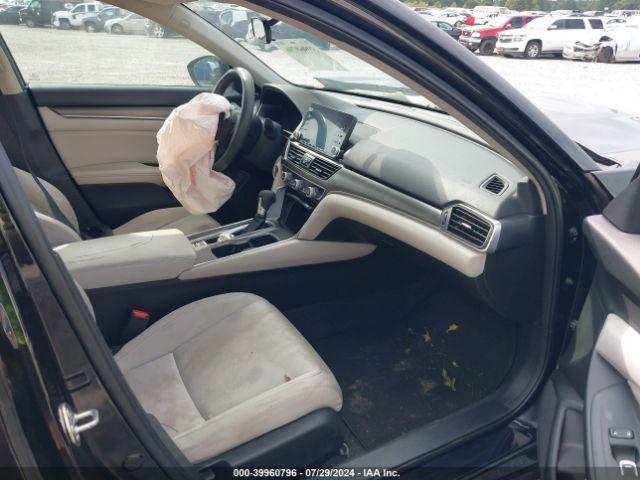 Photo 4 VIN: 1HGCV1F1XJA251500 - HONDA ACCORD 