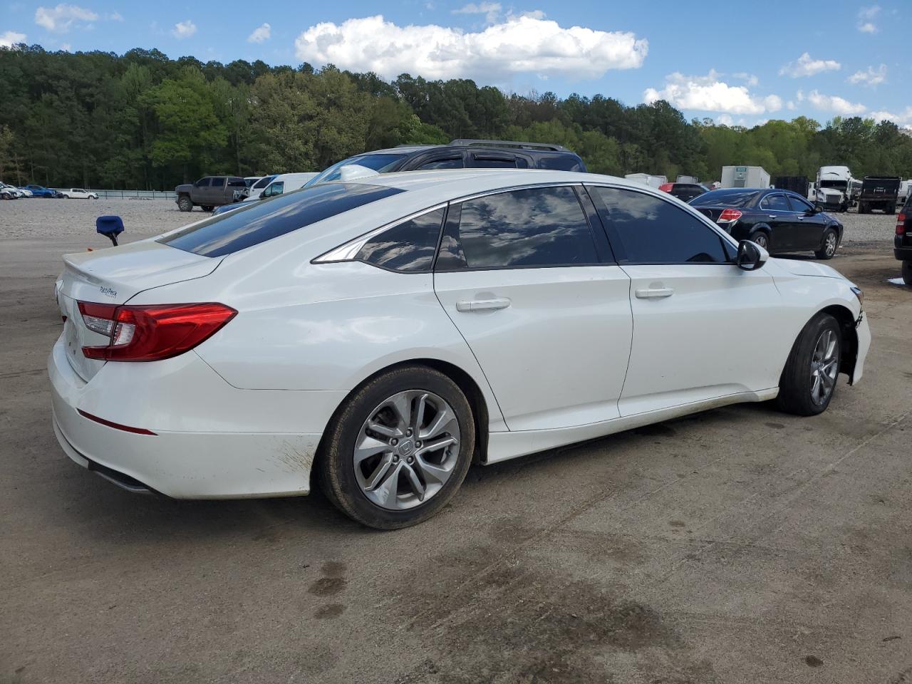 Photo 2 VIN: 1HGCV1F1XJA256180 - HONDA ACCORD 