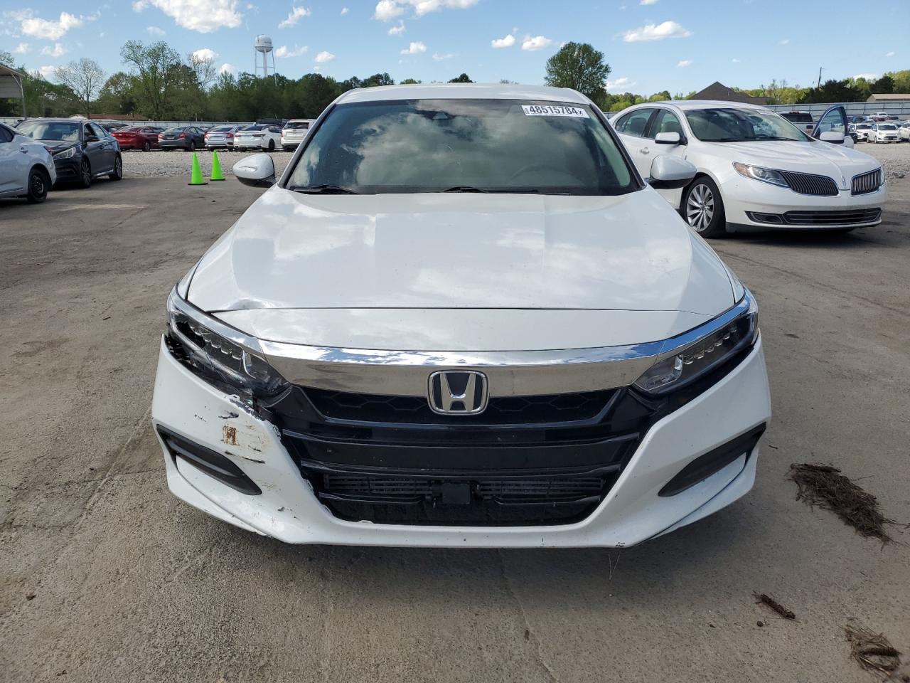 Photo 4 VIN: 1HGCV1F1XJA256180 - HONDA ACCORD 