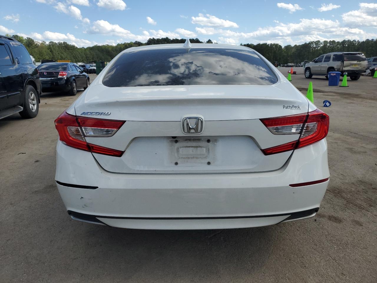 Photo 5 VIN: 1HGCV1F1XJA256180 - HONDA ACCORD 