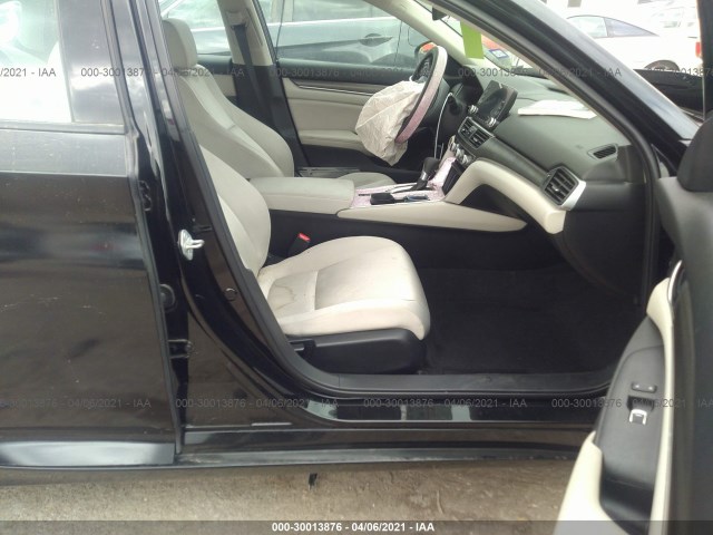 Photo 4 VIN: 1HGCV1F1XJA257930 - HONDA ACCORD 