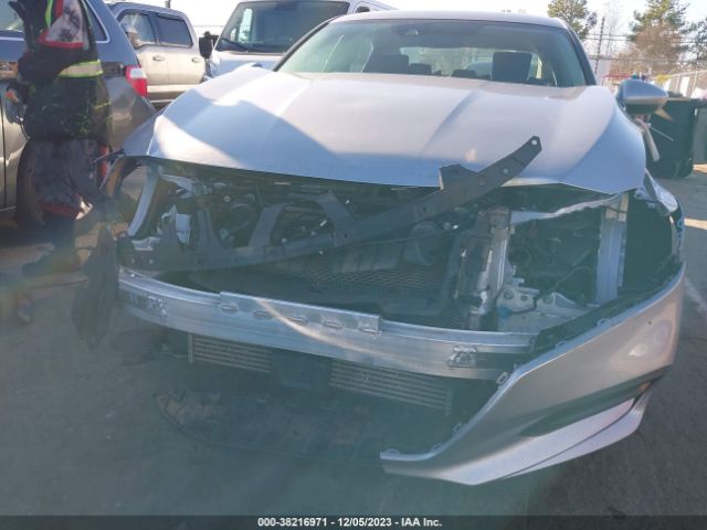 Photo 5 VIN: 1HGCV1F1XJA265283 - HONDA ACCORD 