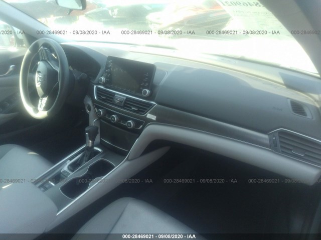 Photo 4 VIN: 1HGCV1F1XLA009535 - HONDA ACCORD SEDAN 