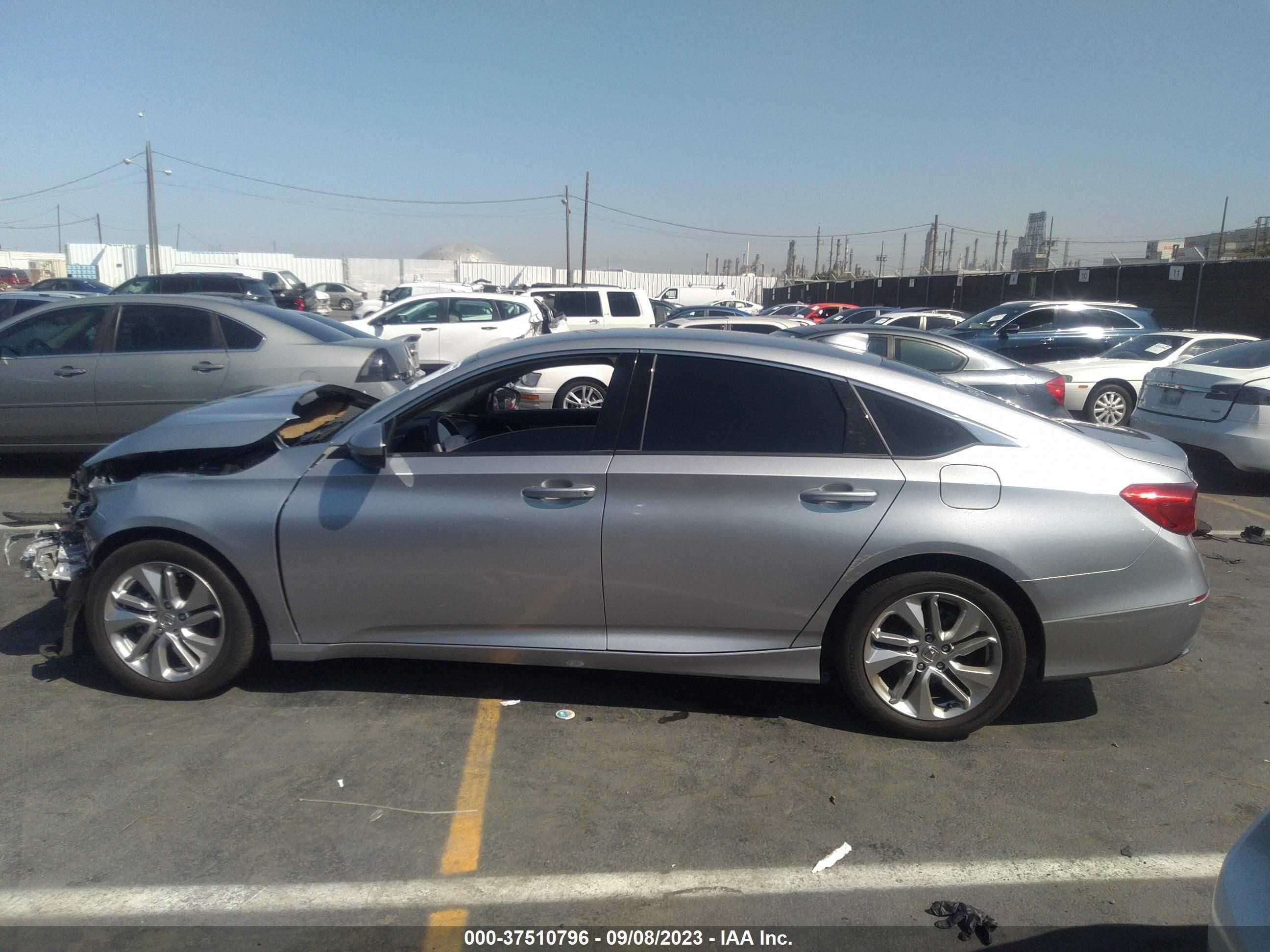 Photo 13 VIN: 1HGCV1F1XLA085868 - HONDA ACCORD 