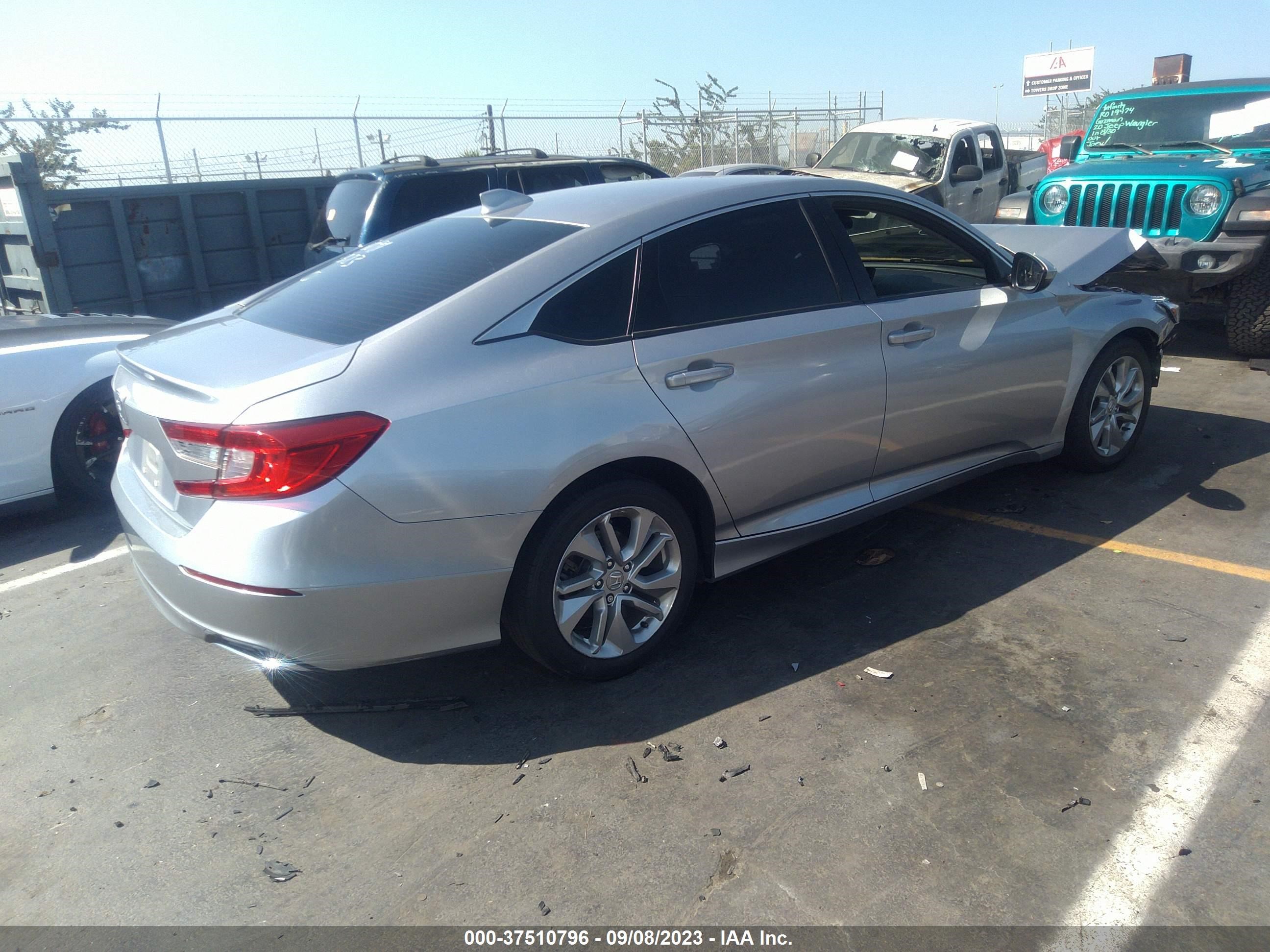 Photo 3 VIN: 1HGCV1F1XLA085868 - HONDA ACCORD 