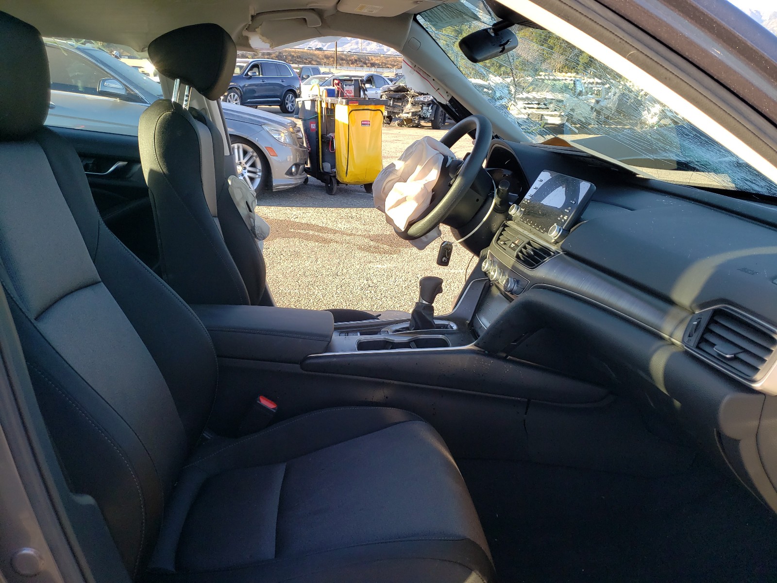 Photo 4 VIN: 1HGCV1F1XLA155479 - HONDA ACCORD LX 