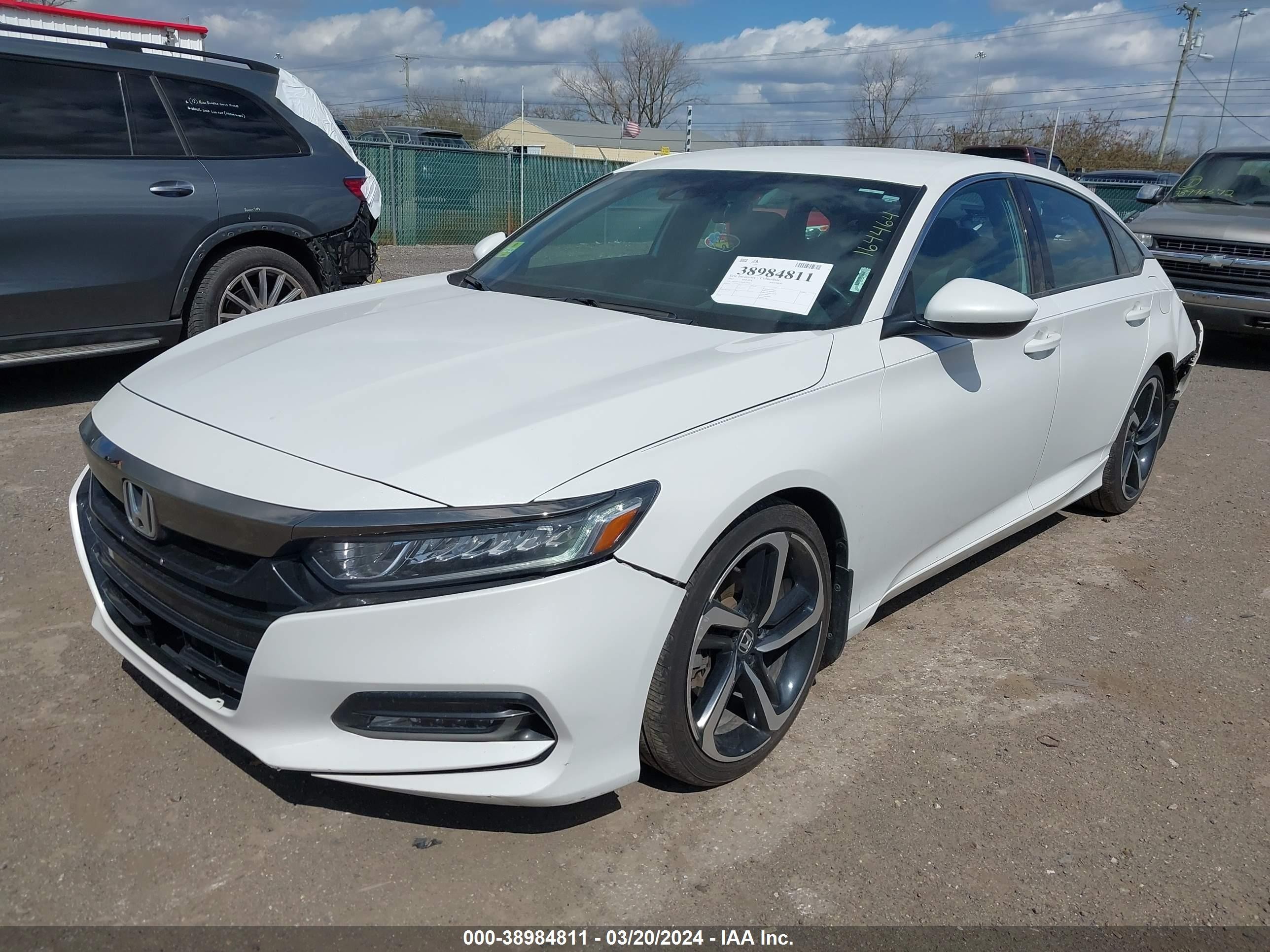 Photo 1 VIN: 1HGCV1F30JA164464 - HONDA ACCORD 