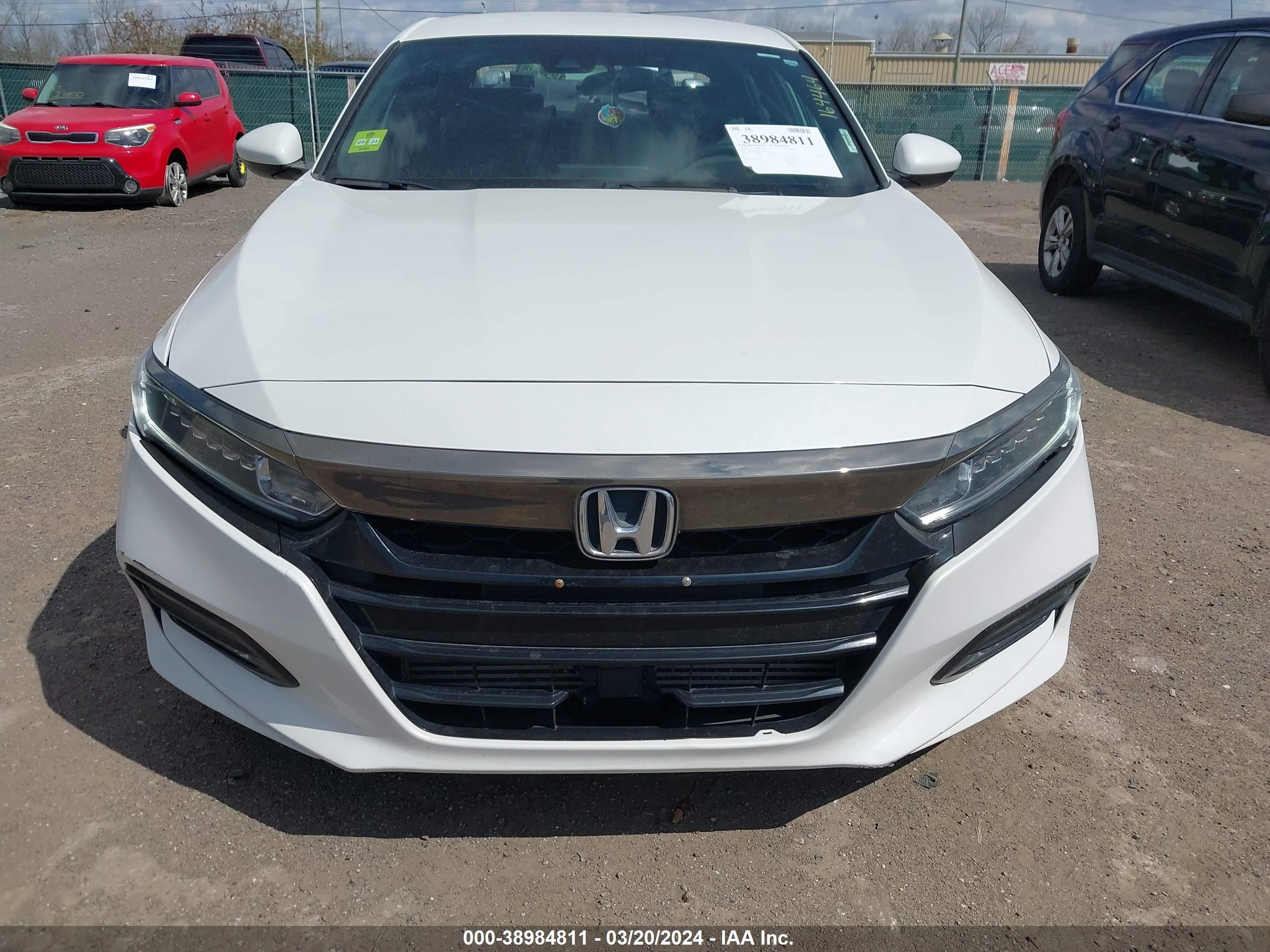 Photo 11 VIN: 1HGCV1F30JA164464 - HONDA ACCORD 