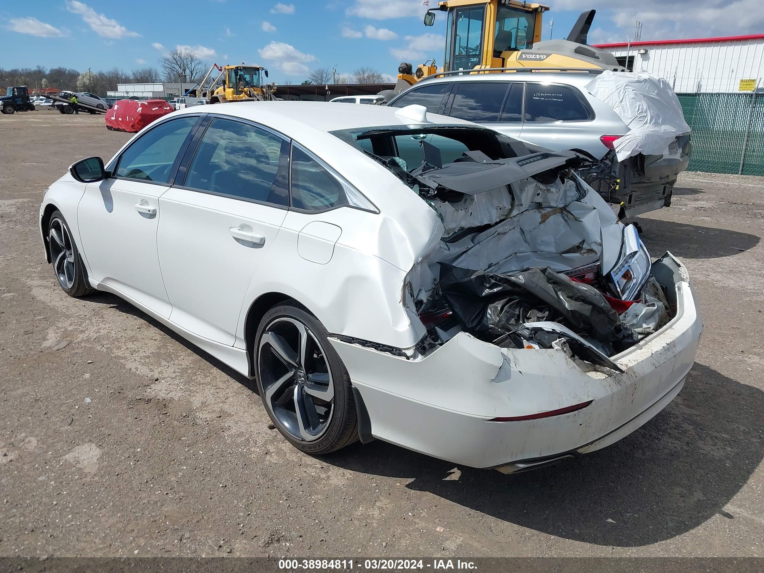 Photo 2 VIN: 1HGCV1F30JA164464 - HONDA ACCORD 