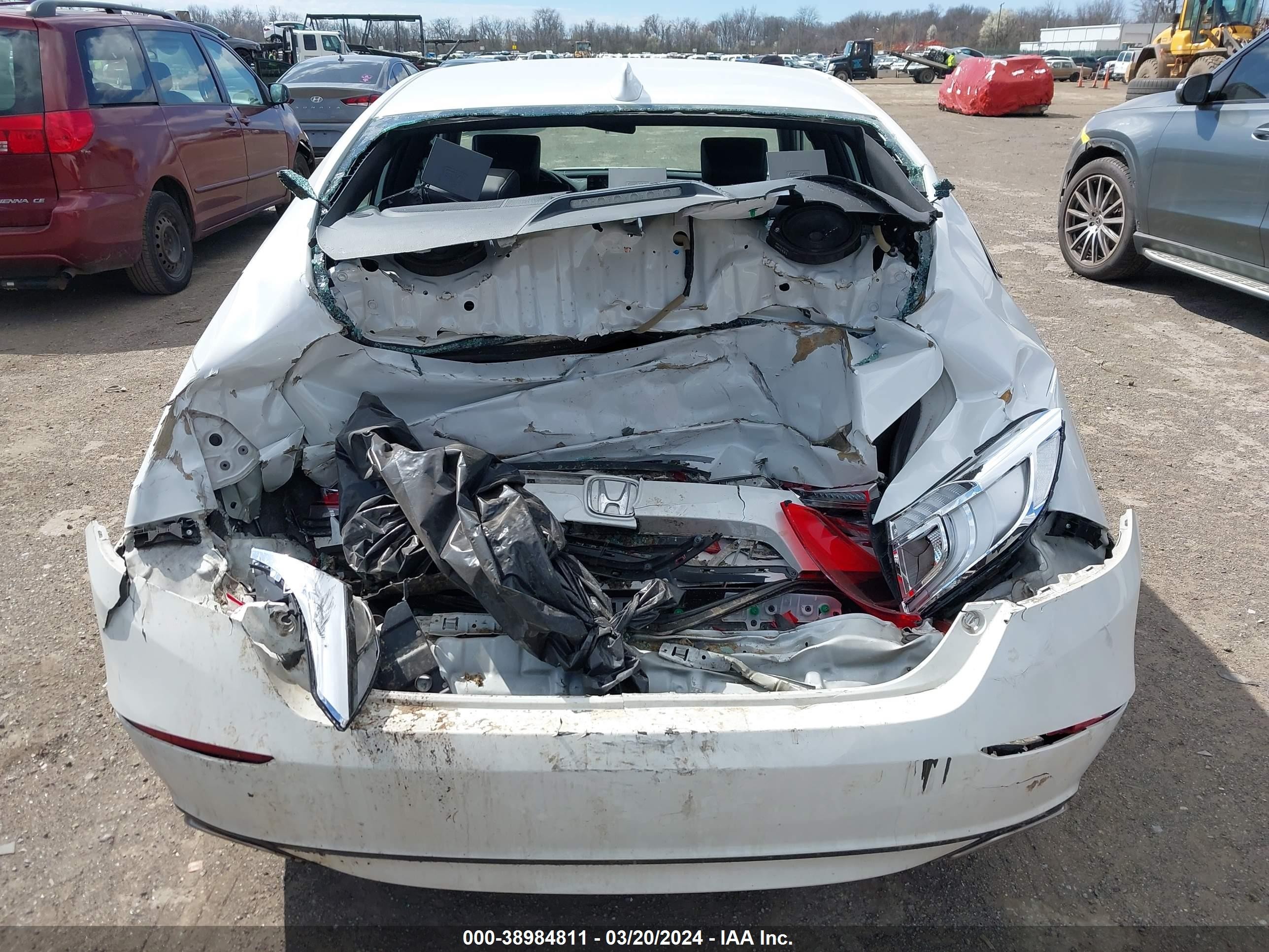 Photo 5 VIN: 1HGCV1F30JA164464 - HONDA ACCORD 