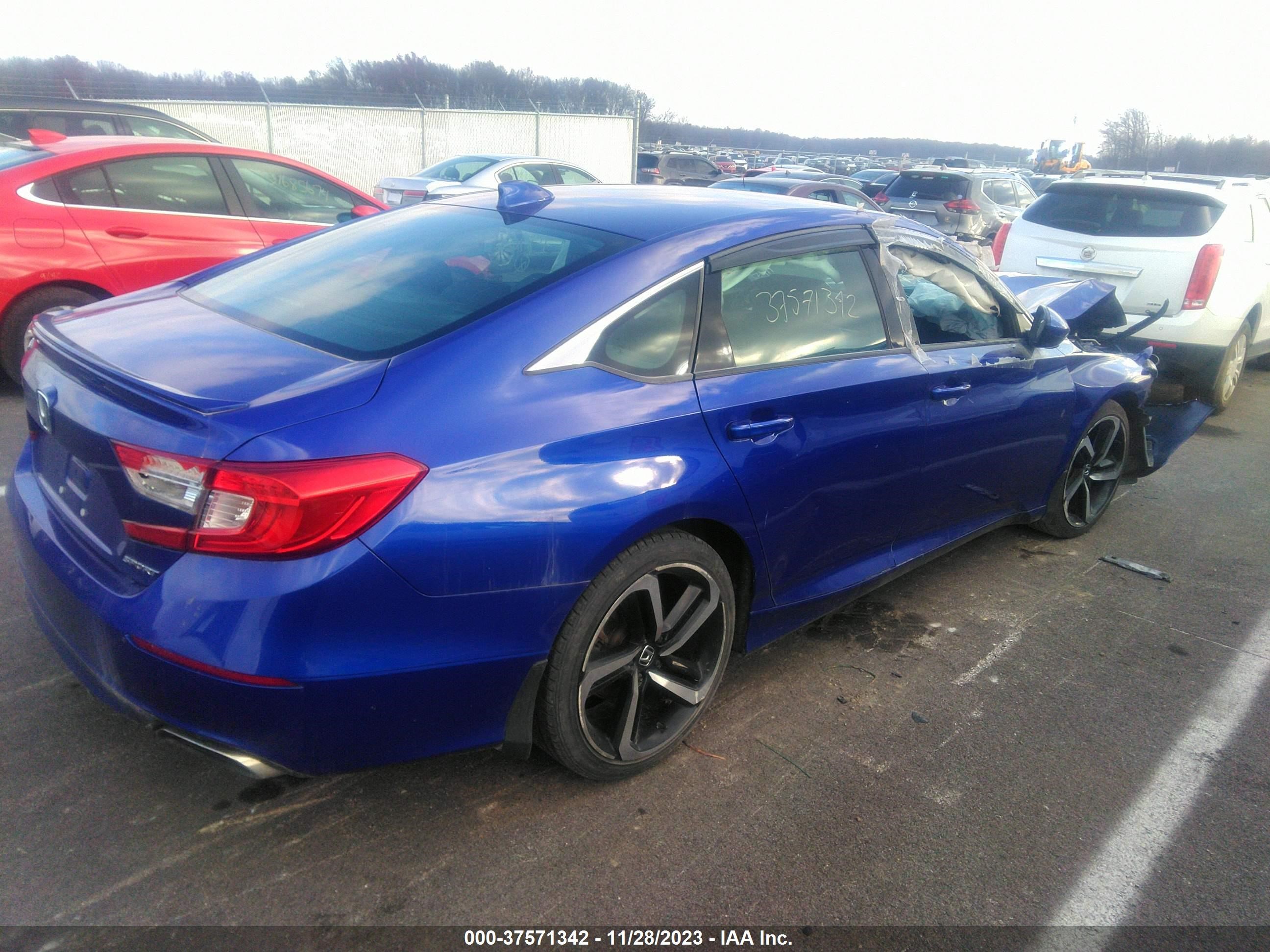 Photo 3 VIN: 1HGCV1F30JA187033 - HONDA ACCORD 