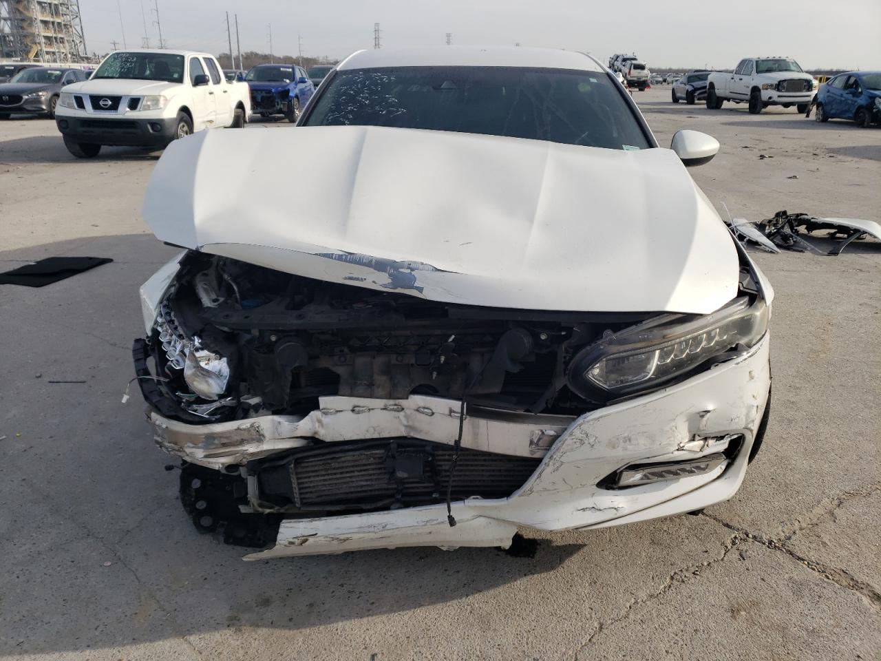 Photo 4 VIN: 1HGCV1F30JA250017 - HONDA ACCORD 