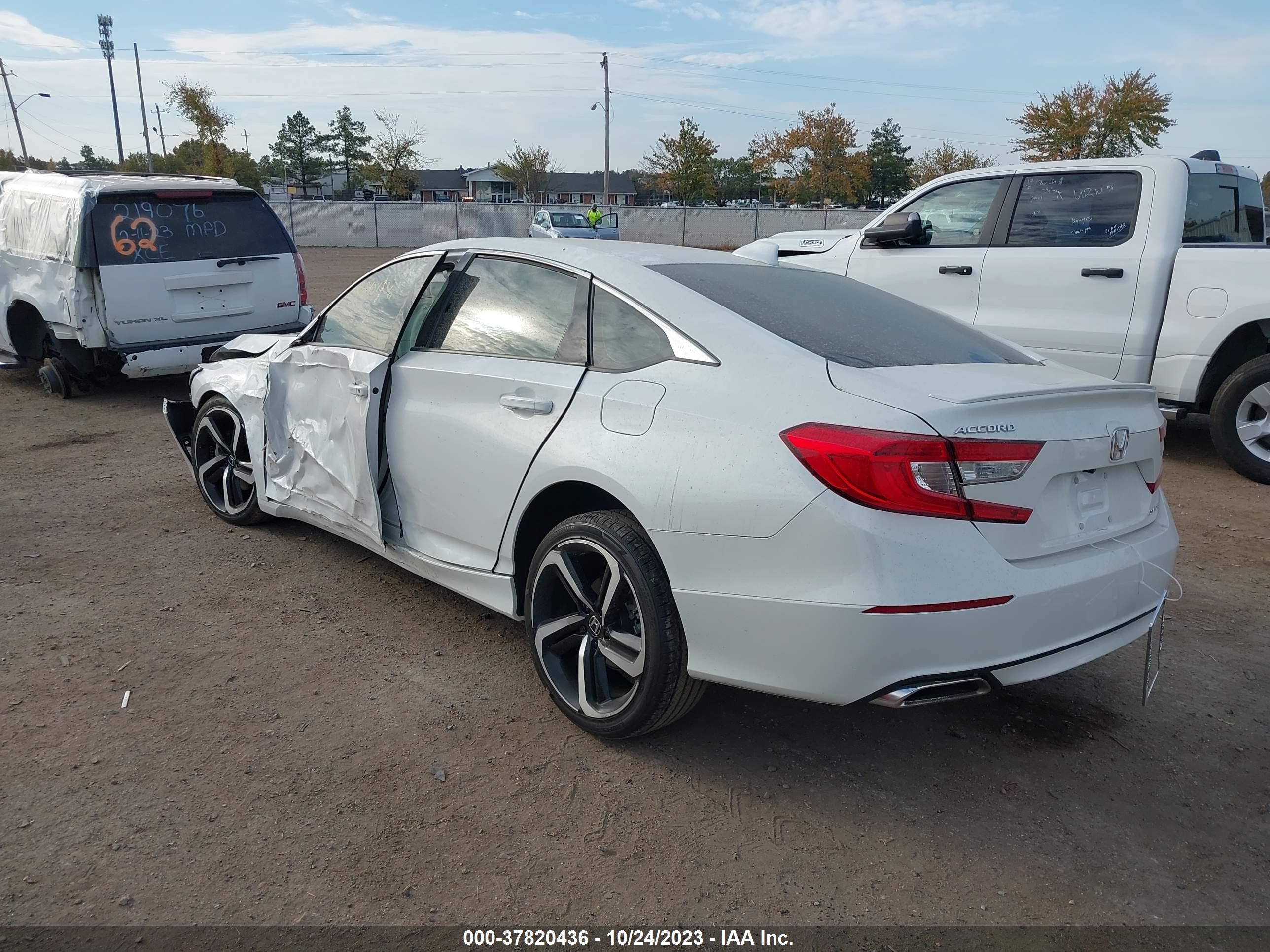 Photo 2 VIN: 1HGCV1F30LA107197 - HONDA ACCORD 