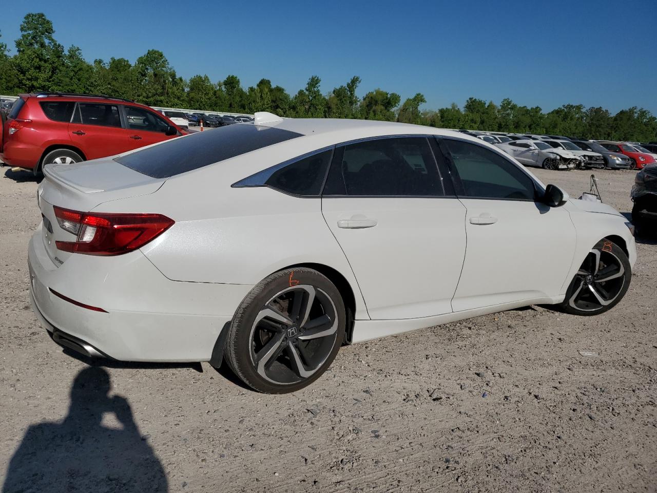 Photo 2 VIN: 1HGCV1F31JA020177 - HONDA ACCORD 