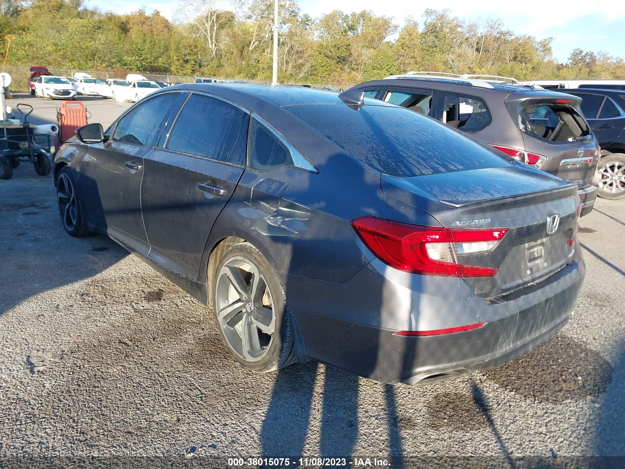 Photo 2 VIN: 1HGCV1F31JA022320 - HONDA ACCORD 