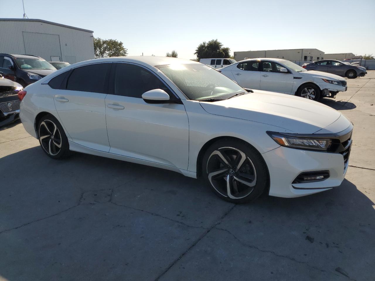 Photo 3 VIN: 1HGCV1F31JA175473 - HONDA ACCORD 