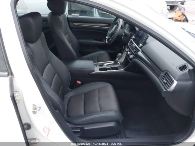 Photo 4 VIN: 1HGCV1F31JA184609 - HONDA ACCORD 