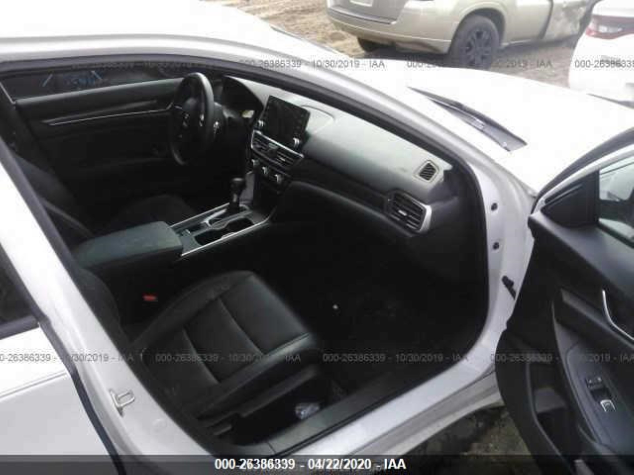 Photo 4 VIN: 1HGCV1F31JA226857 - HONDA ACCORD 