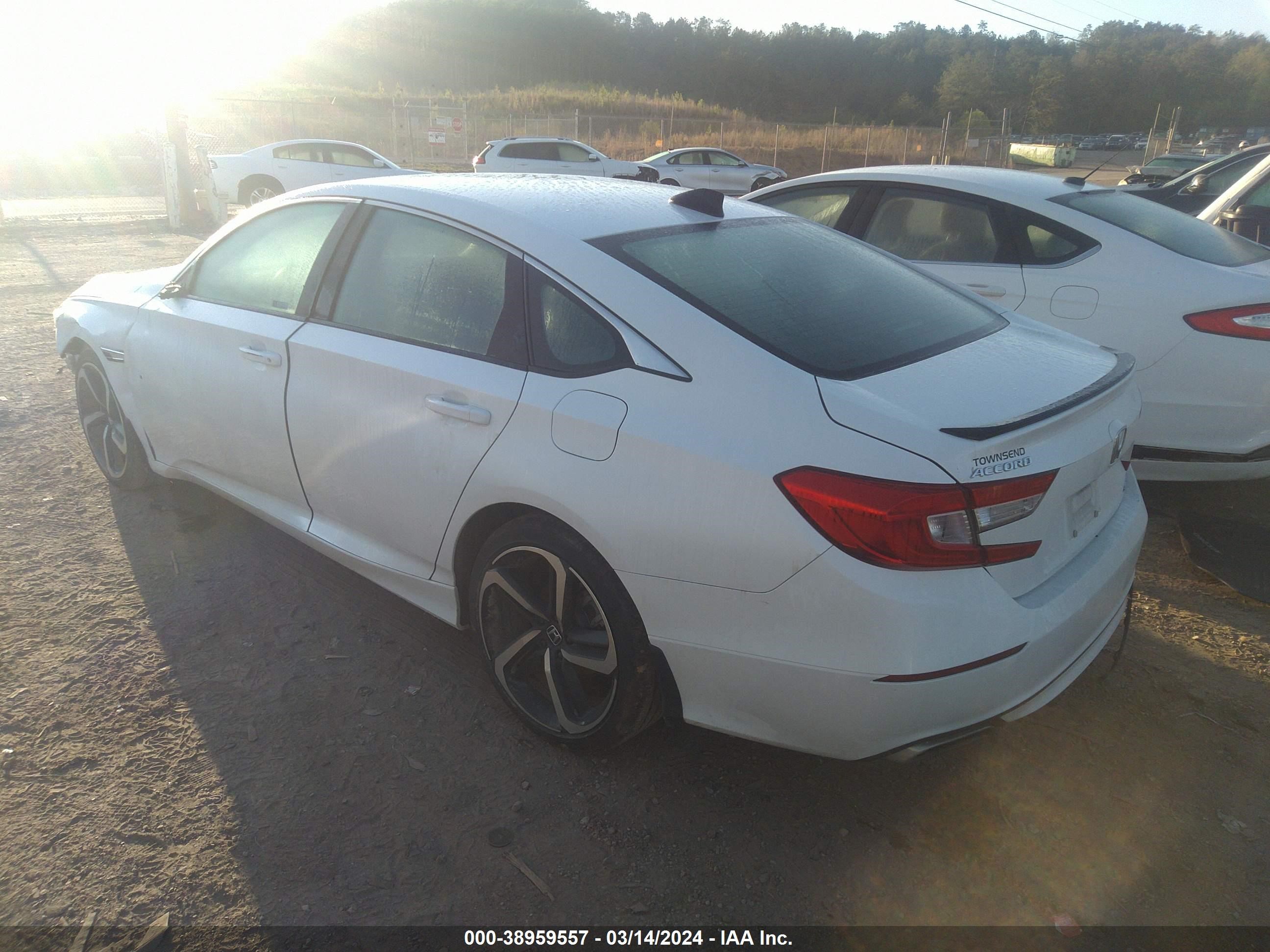 Photo 2 VIN: 1HGCV1F31NA105400 - HONDA ACCORD 