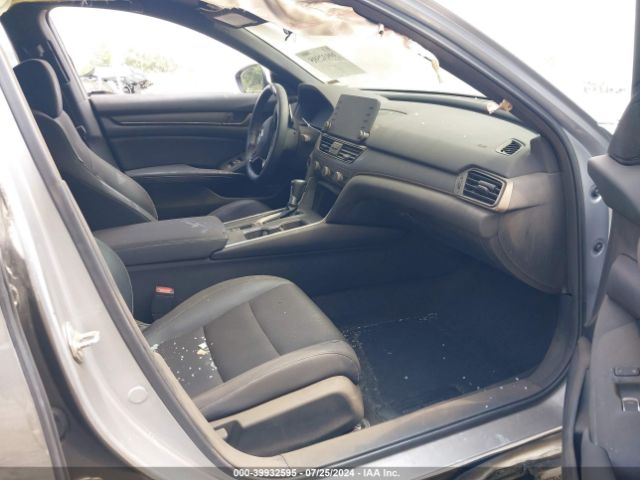 Photo 4 VIN: 1HGCV1F32JA008815 - HONDA ACCORD 