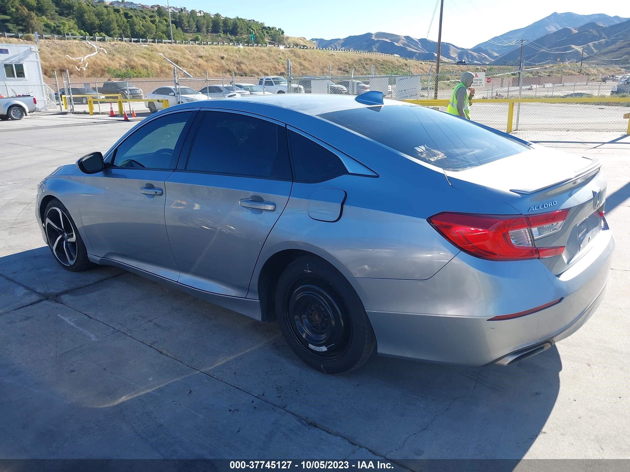 Photo 2 VIN: 1HGCV1F32JA165017 - HONDA ACCORD 