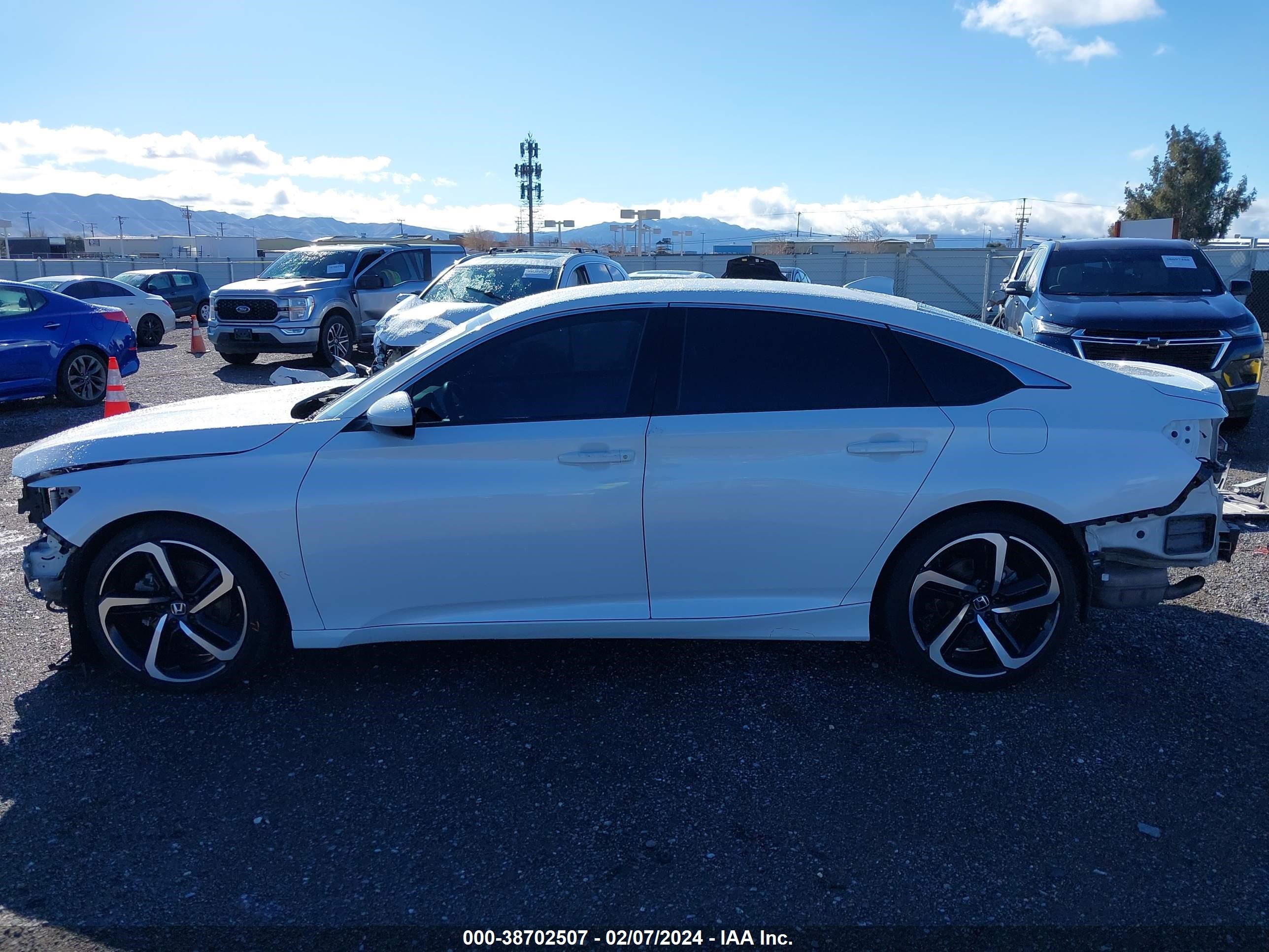 Photo 14 VIN: 1HGCV1F32KA067400 - HONDA ACCORD 