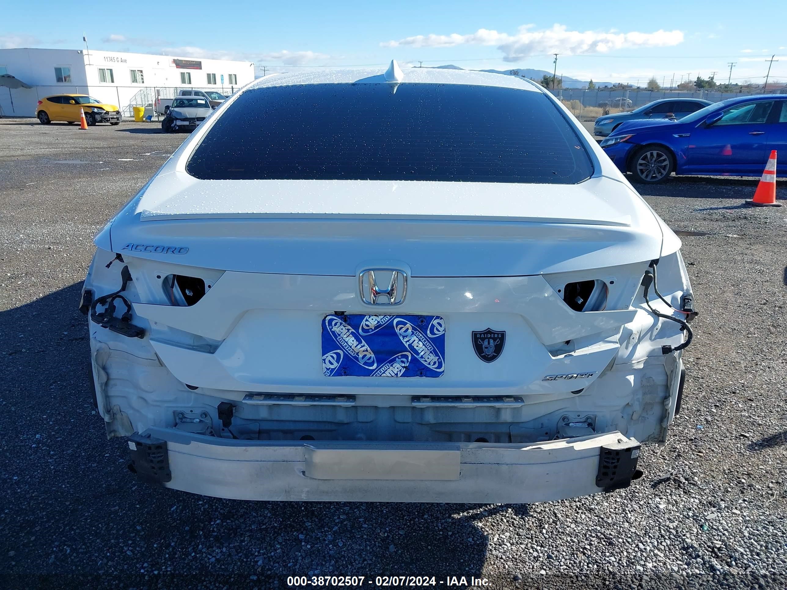 Photo 16 VIN: 1HGCV1F32KA067400 - HONDA ACCORD 