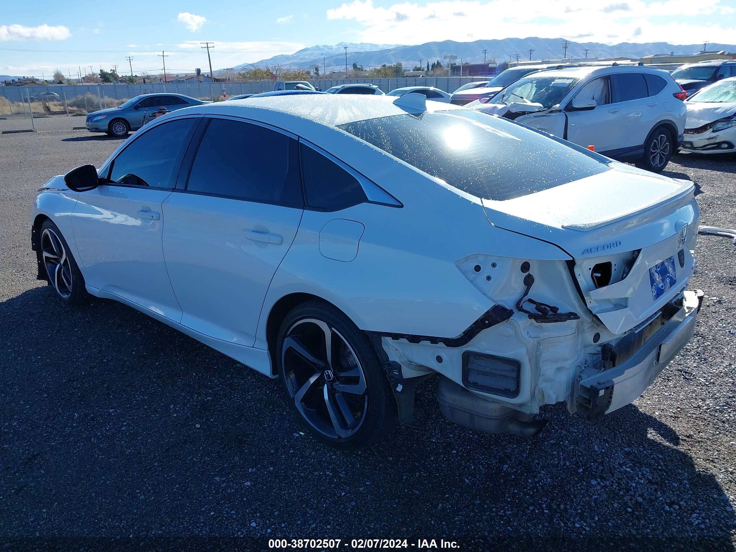 Photo 2 VIN: 1HGCV1F32KA067400 - HONDA ACCORD 