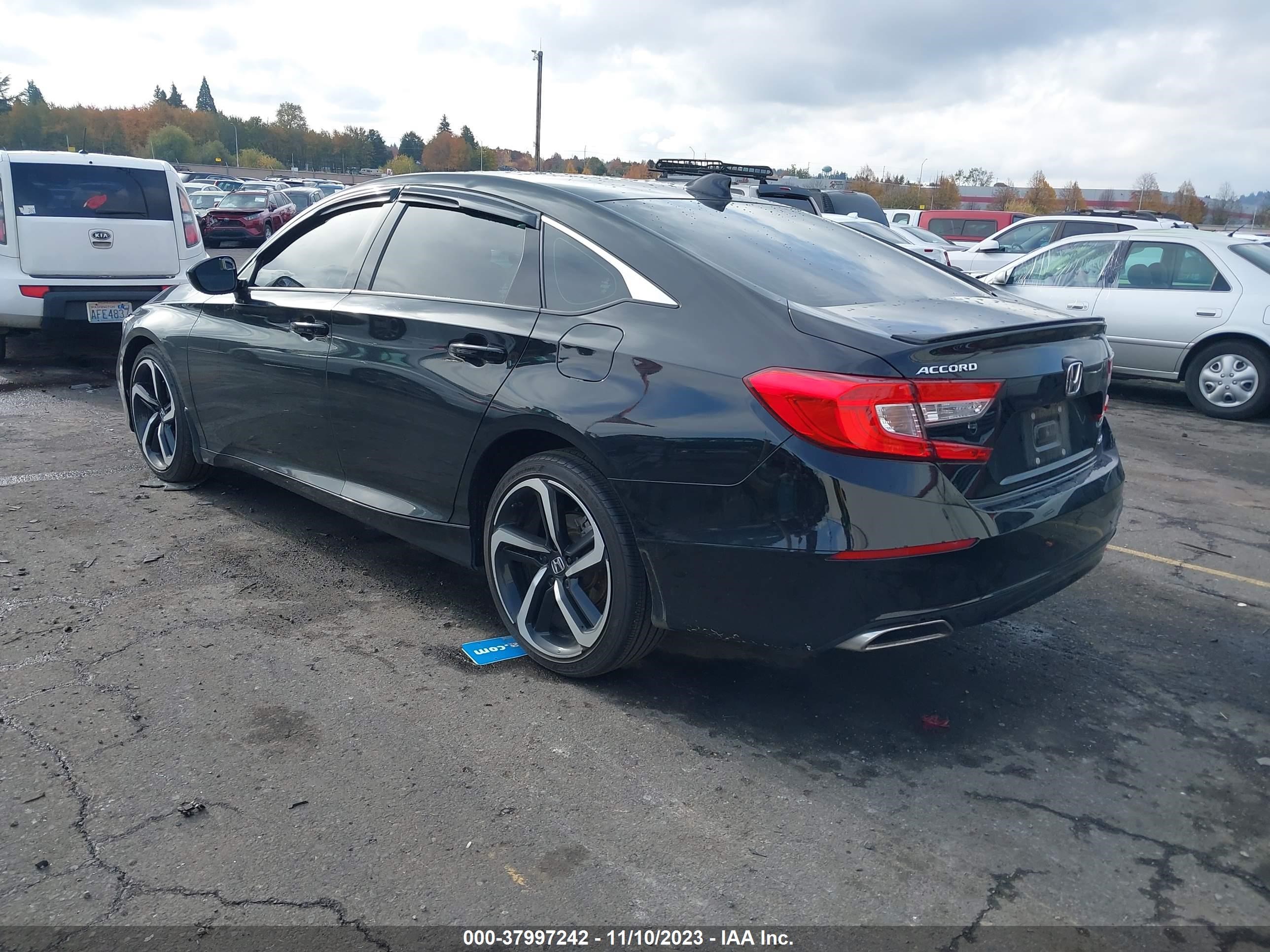 Photo 2 VIN: 1HGCV1F32LA084652 - HONDA ACCORD 