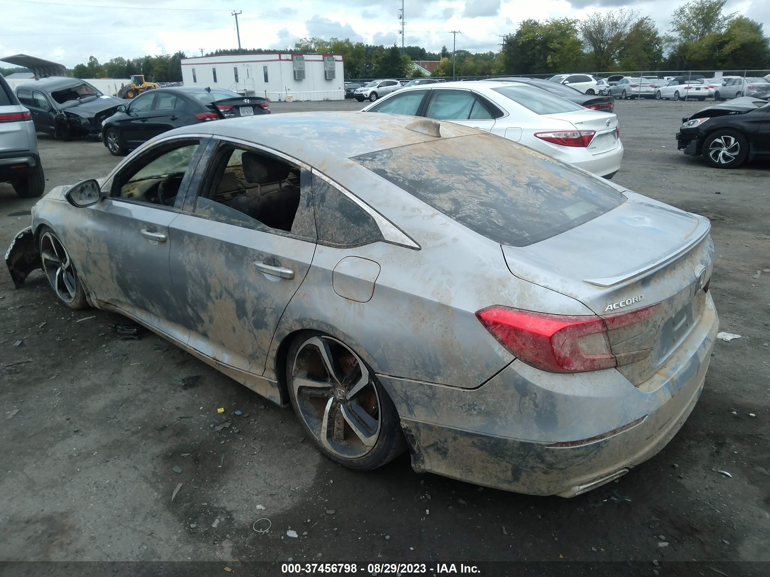 Photo 2 VIN: 1HGCV1F33LA106108 - HONDA ACCORD 