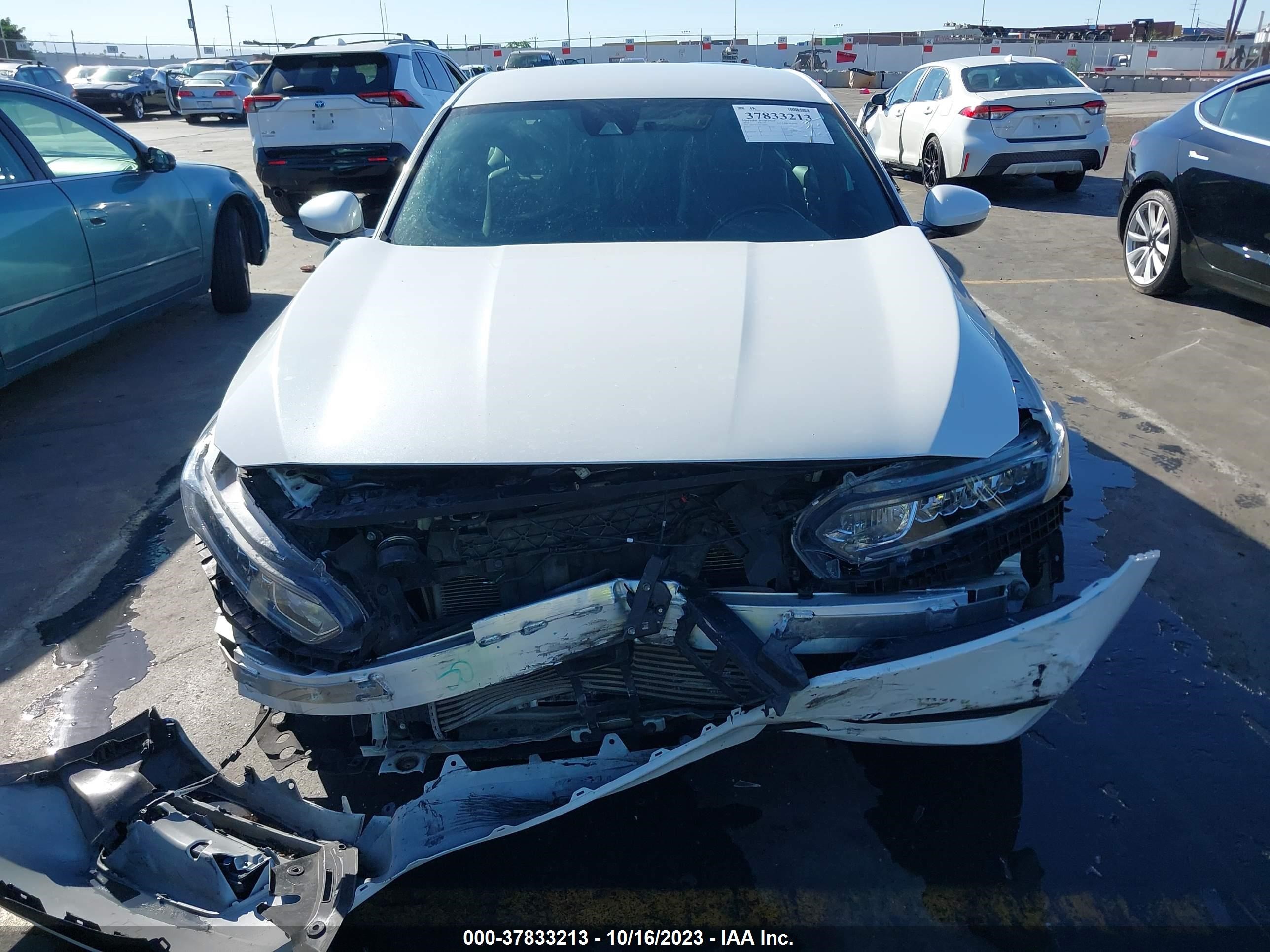 Photo 12 VIN: 1HGCV1F34JA186497 - HONDA ACCORD 